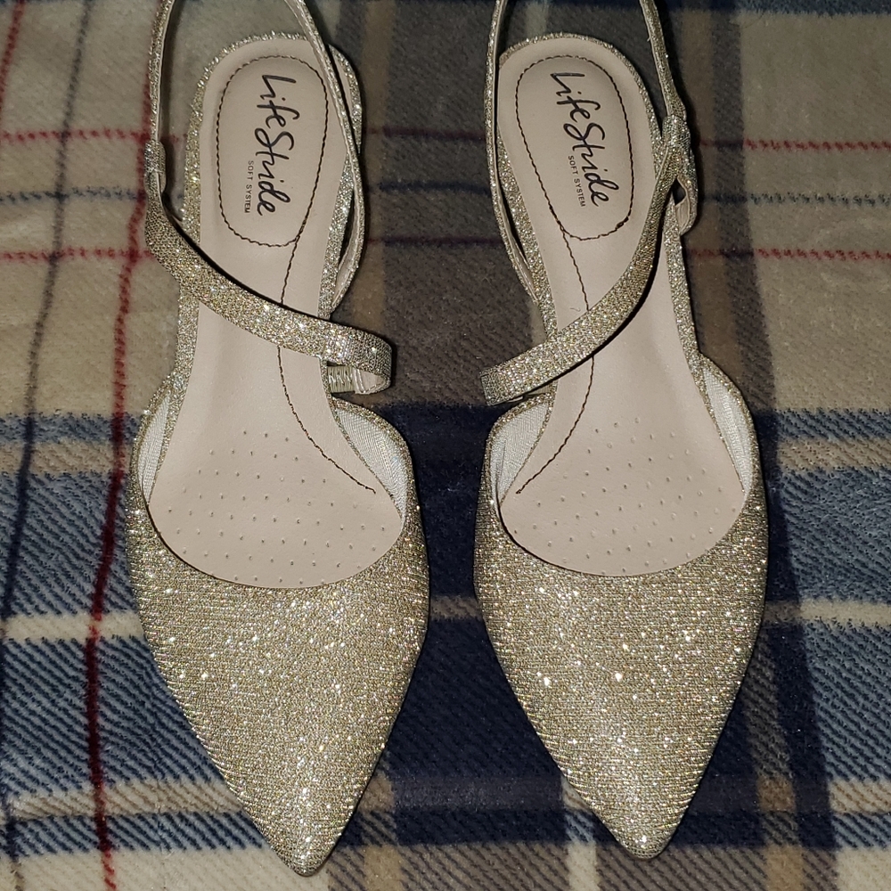 Life Stride Minimalist sling back dressy pumps. Gold. Size 7. Brand new.